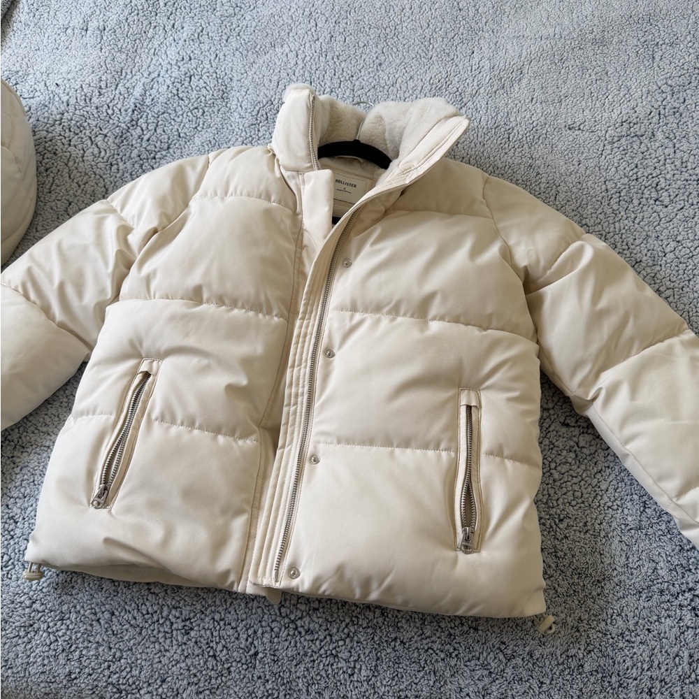 Women’s Hollister Cream Puffer Jacket